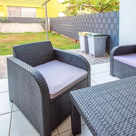 Daire Komsic By Guide Pula