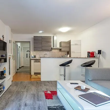 Komsic By Guide Apartamento *