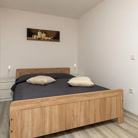 Komsic By Guide Apartment Pula